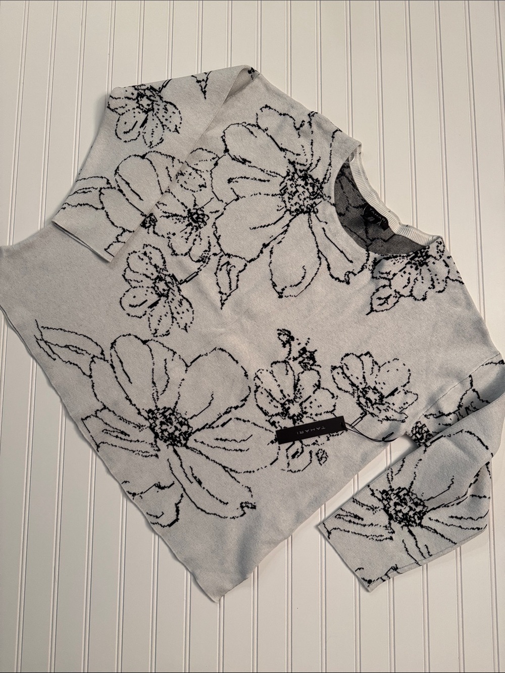 NWT Tahari 1X Gray & Black Floral Button Back Sweater